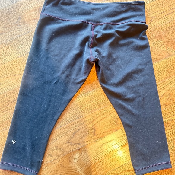 Lululemon crop legging 8 - Picture 3 of 6